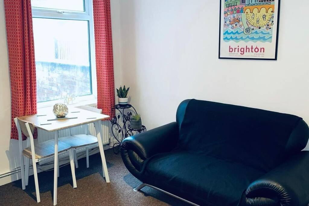 Comfortable Town House In Coventry City Centre Villa Exterior photo
